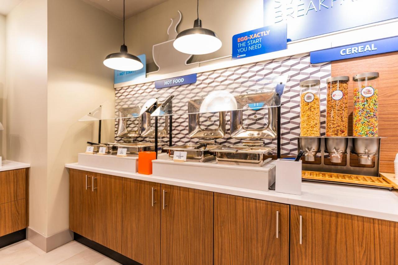 Holiday Inn Express & Suites Charlottesville By Ihg Kültér fotó