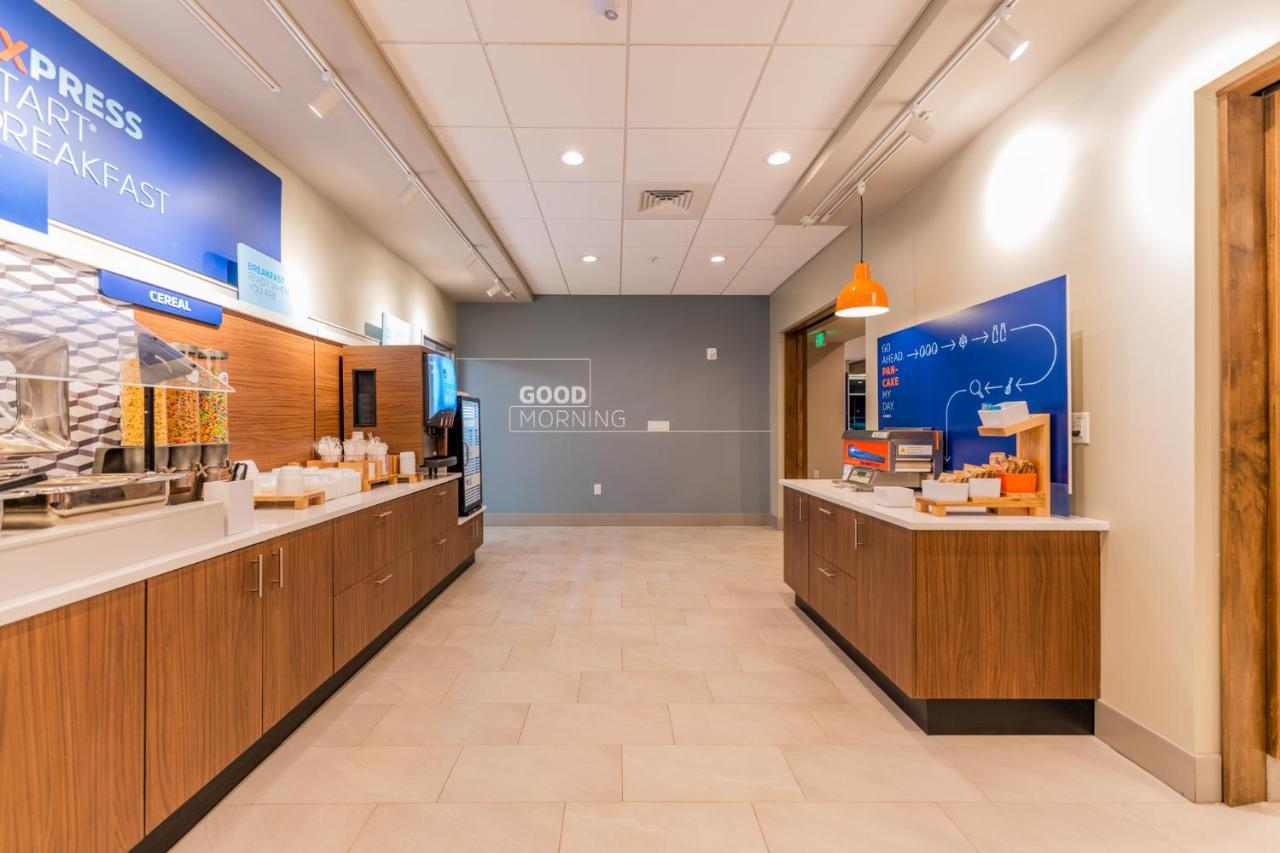 Holiday Inn Express & Suites Charlottesville By Ihg Kültér fotó
