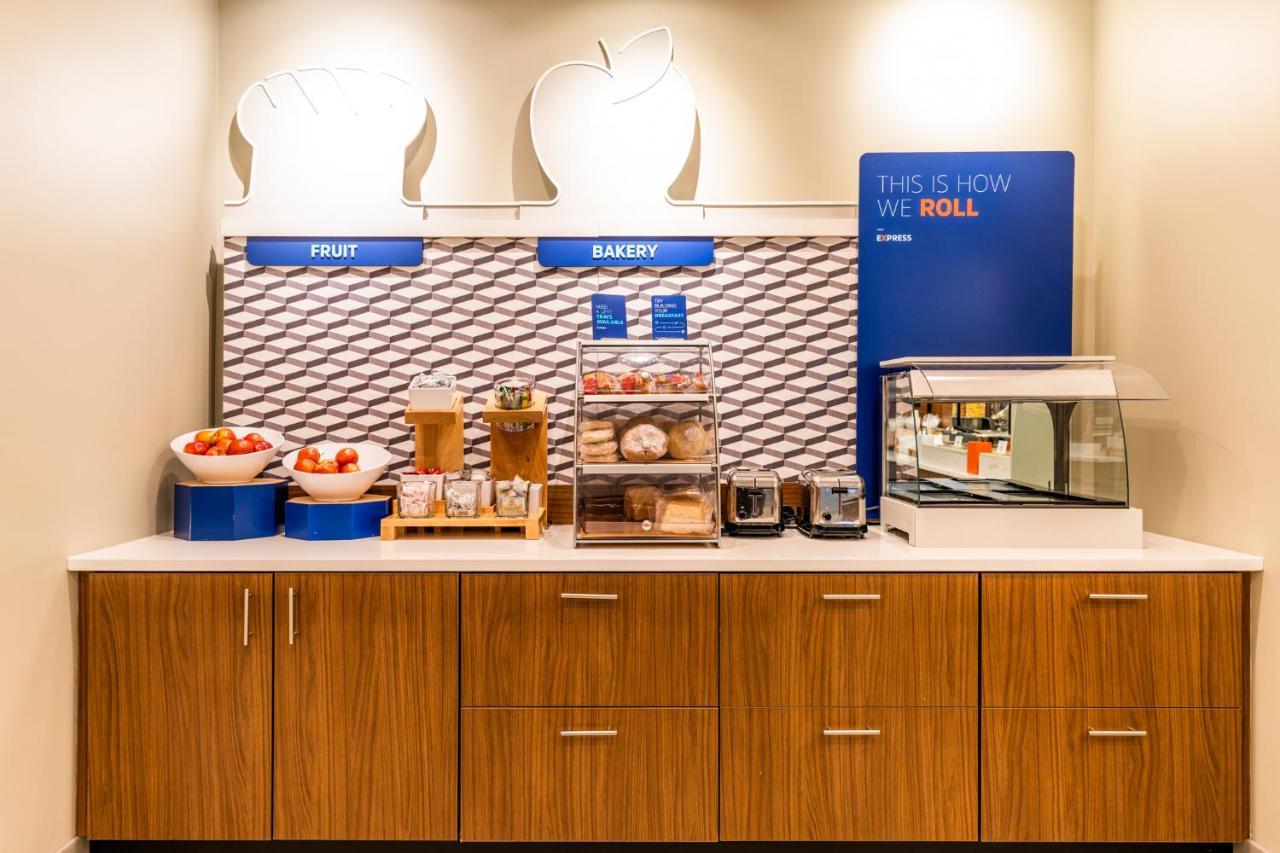 Holiday Inn Express & Suites Charlottesville By Ihg Kültér fotó