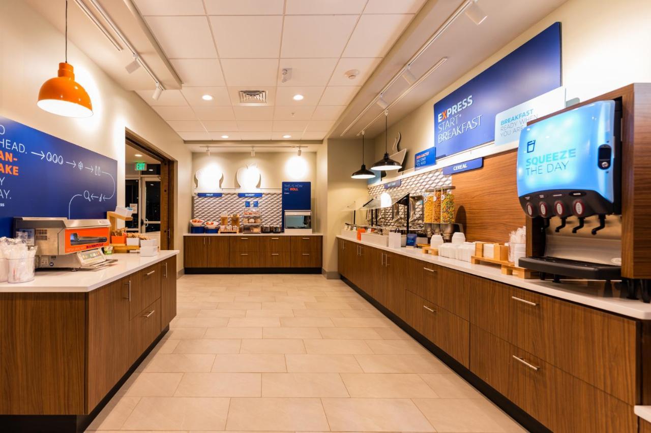 Holiday Inn Express & Suites Charlottesville By Ihg Kültér fotó