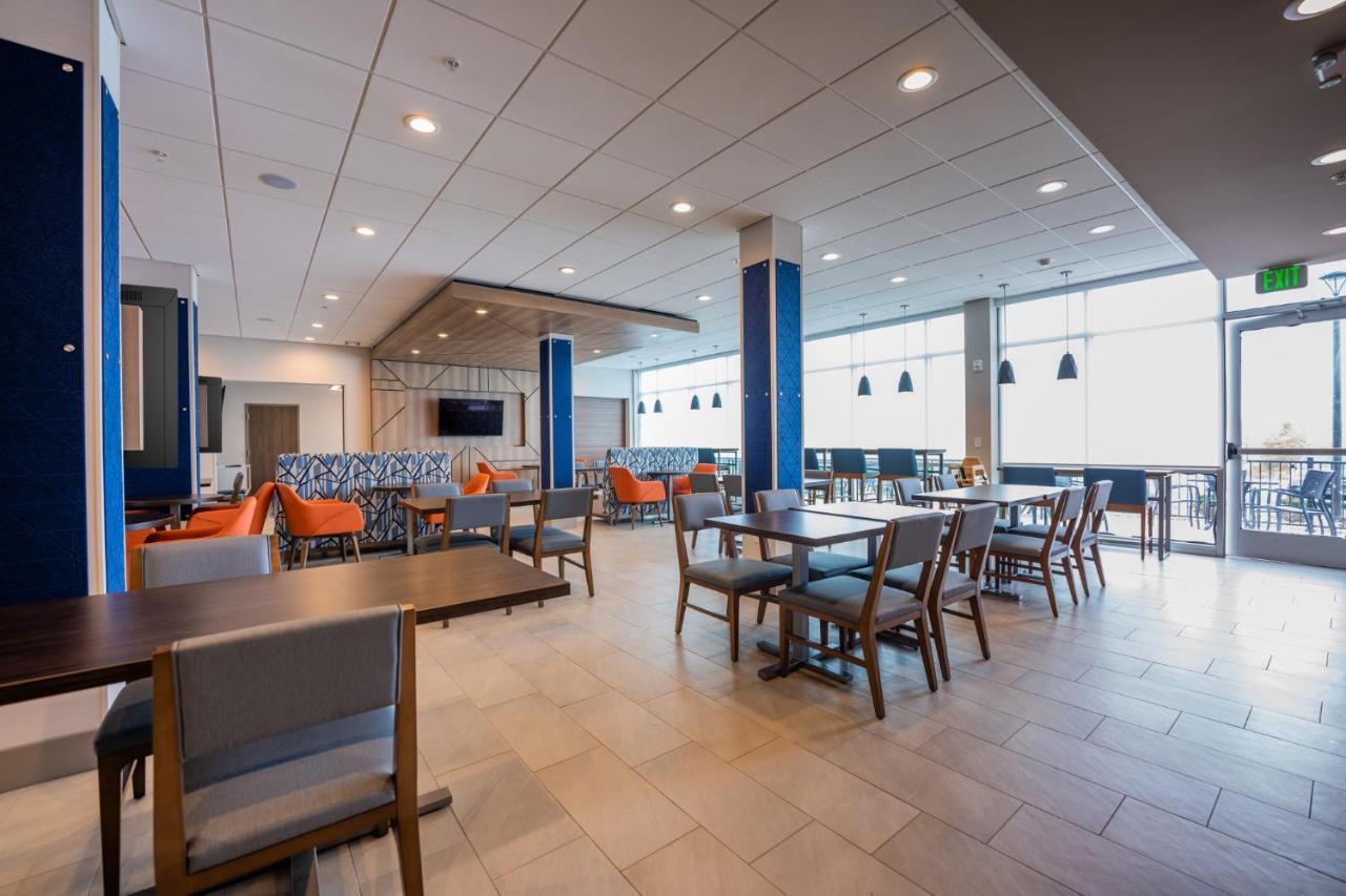 Holiday Inn Express & Suites Charlottesville By Ihg Kültér fotó